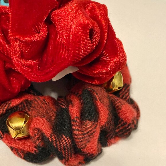 Disney Stitch Christmas Hair Scrunchie 2 Pack Santa Hat Plaid Bells Red NWT - Picture 9 of 9